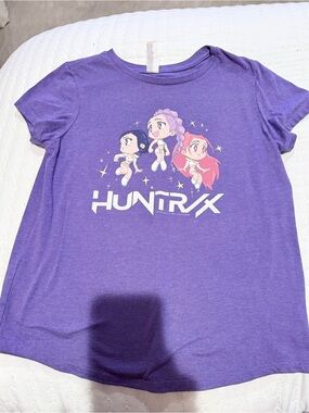 District Huntrix Girls' Graphic Tee Size Medium
